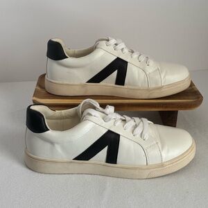 MIA Italia Low Top Sneakers in WHITE/ BLACK
Size 7.5